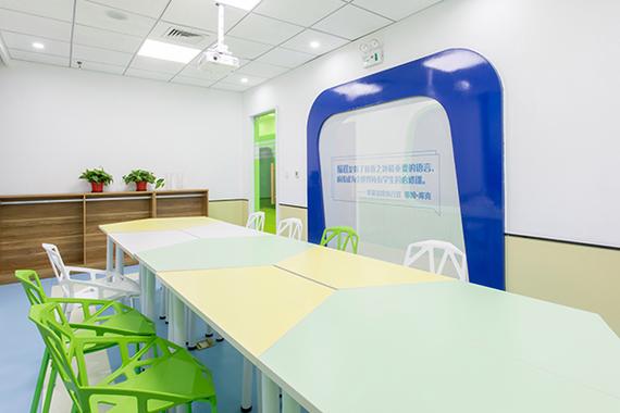 智能机器人编程,信息学奥赛编程等课程体系为核心,集国内外大型科技